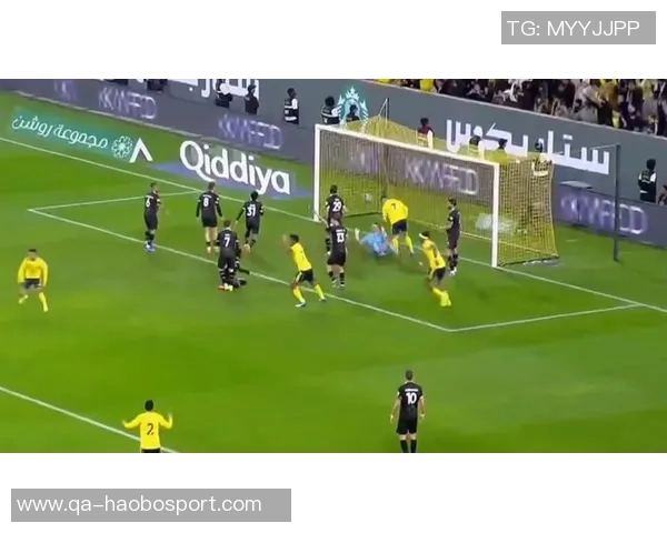 C罗在胜利打入第三球后与对方门将互动和解引发热议